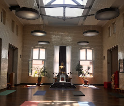 Yoga in English Berlin photo