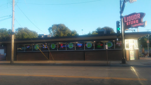Liquor Store «River Liquor Store», reviews and photos, 2435 Marshall St NE, Minneapolis, MN 55418, USA