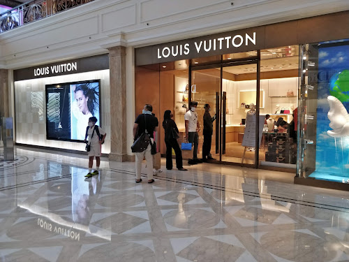Louis Vuitton New Delhi 2 Emporio - Leather goods store in New Delhi, India