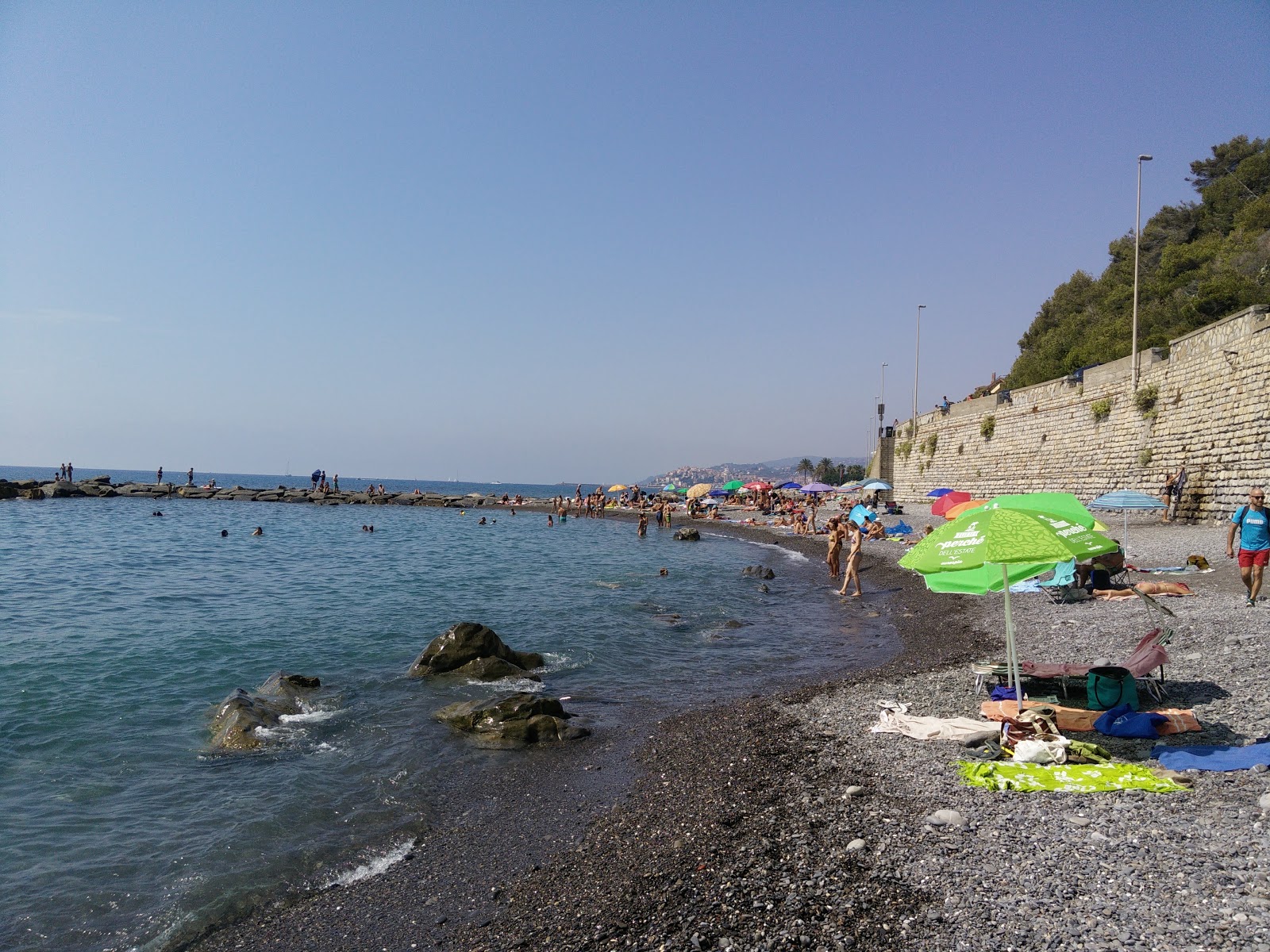 Foto di La Rabina beach con una superficie del ciottolo grigio