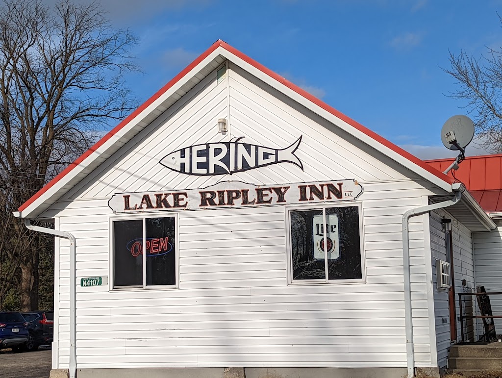 Hering's Lake Ripley Inn 53523