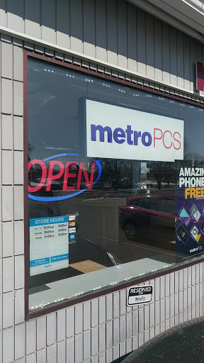 Cell Phone Store «MetroPCS Authorized Dealer», reviews and photos, 2823 London Rd #7, Eau Claire, WI 54701, USA