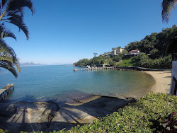 Praia das Araras'in fotoğrafı uçurumlarla desteklenmiş