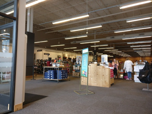 DSW Designer Shoe Warehouse, 11500 Burleigh St., Wauwatosa, WI 53222, USA, 