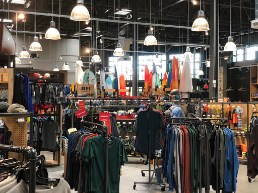 Camping Store «REI», reviews and photos, 71 Raymond Rd, West Hartford, CT 06107, USA