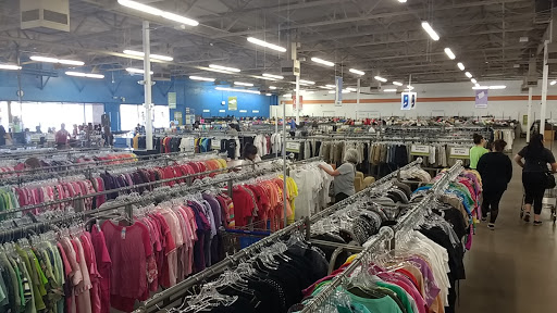 Thrift Store «Thunderbird & Scottsdale Goodwill Retail Store & Donation Center», reviews and photos, 14202 N Scottsdale Rd, Scottsdale, AZ 85254, USA