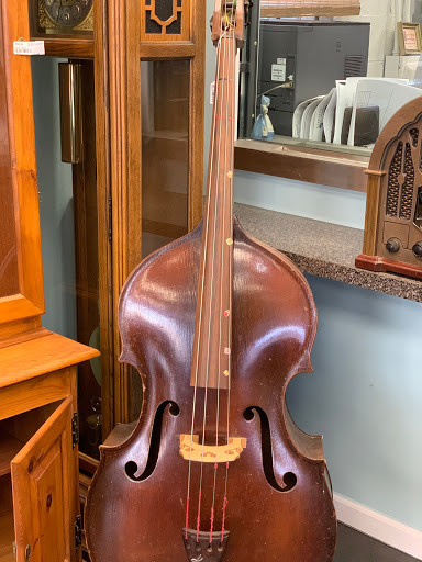 Pawn Shop «Sterling & Knight Jewelry & Pawn», reviews and photos, 109 E St Charles Rd, Villa Park, IL 60181, USA