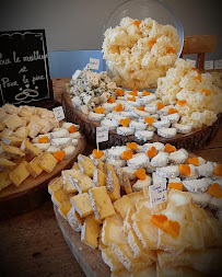 Fabrication du fromage du Restaurant Chez Augustine comptoir à fromage à Beaupréau-en-Mauges - n°2