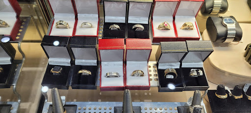 Pawn Shop «GNT Jewelry and Loan Kenosha Pawnshop», reviews and photos, 7944 Sheridan Rd #3, Kenosha, WI 53143, USA