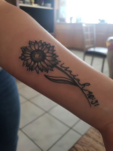 Tattoo Shop «Precious Tattoo Company 4», reviews and photos, 1013 E Charleston Blvd, Las Vegas, NV 89104, USA