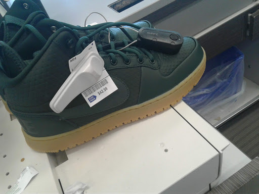 Clothing Store «Ross Dress for Less», reviews and photos, 523 S MacDade Blvd, Holmes, PA 19043, USA