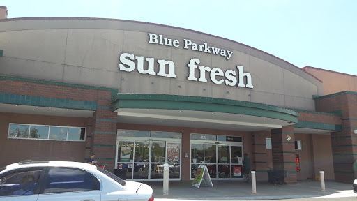 Grocery Store «Blue Parkway Sunfresh», reviews and photos, 4209 E 50th Terrace, Kansas City, MO 64130, USA