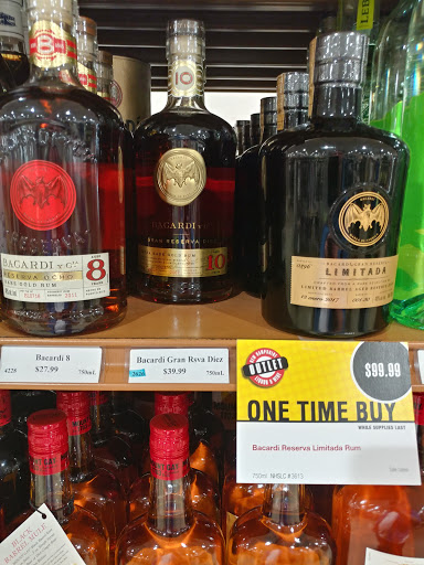 State Liquor Store «NH Liquor & Wine Outlet», reviews and photos, 92 Cluff Crossing Rd, Salem, NH 03079, USA
