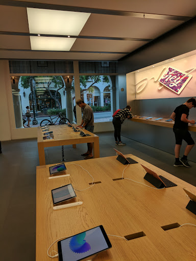 Apple State Street image