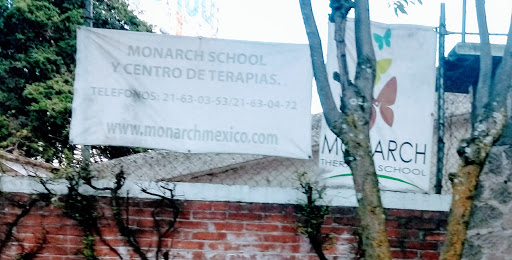 Monarch School y Centro de Terapias