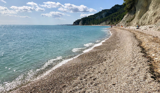 Spiaggia Sassi Neri