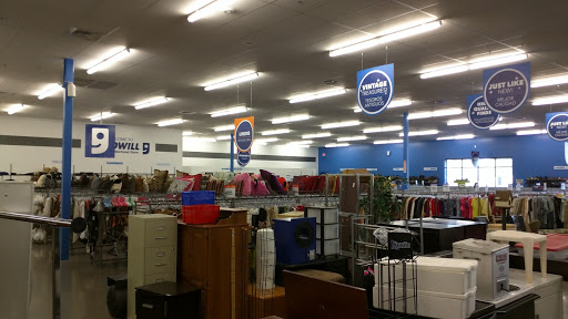 Thrift Store «Higley & Queen Creek Goodwill Retail Store & Donation Center», reviews and photos, 4570 S Higley Rd, Gilbert, AZ 85297, USA