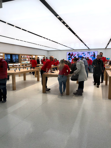 Computer Store «Apple Woodland», reviews and photos, 3195 28th St SE, Grand Rapids, MI 49512, USA