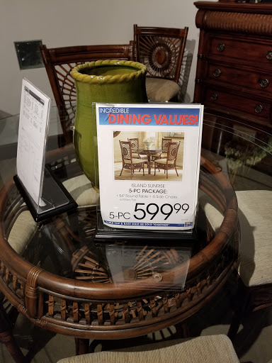 Furniture Store «Rooms To Go Furniture Store - Port Richey», reviews and photos, 9500 Scenic Dr, Port Richey, FL 34668, USA