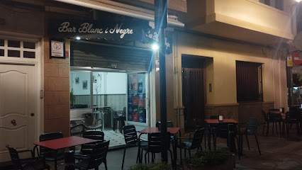 Bar Blanc i Negre - Carrer Estatut, 33, 12560 Benicàssim, Castelló, Spain