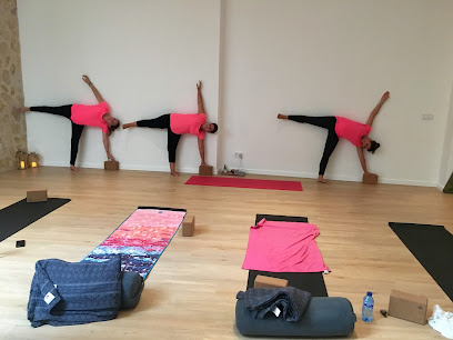 KAUR Estudio: Yoga, Pilates, Reformer & Wellness - Carrer de la Pau, 16, 07420 Sa Pobla, Illes Balears, Spain