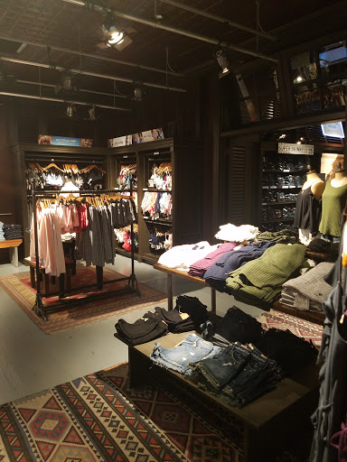 Clothing Store «Hollister Co.», reviews and photos, 14567 SW 5th St, Pembroke Pines, FL 33027, USA