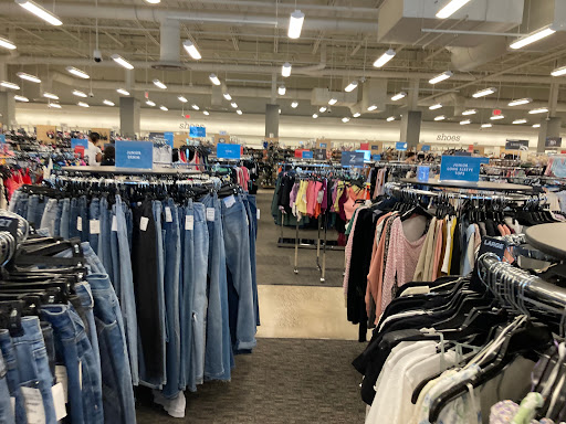 Department Store «Nordstrom Rack West Farm Shopping Center», reviews and photos, 1600 SE Rd, Farmington, CT 06032, USA