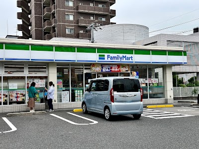 ファミリーマート 広島北新地店