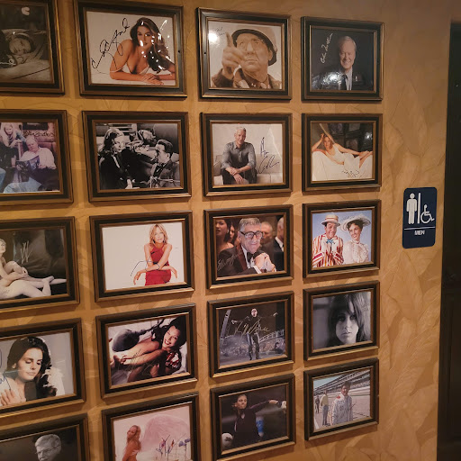 Shopping Mall «Eagle Village Shops», reviews and photos, 503 W Lancaster Ave, Wayne, PA 19087, USA