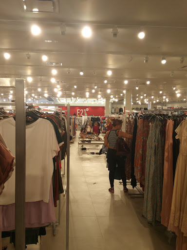 Clothing Store «F21 RED», reviews and photos, 620 Centerview Blvd, Kissimmee, FL 34741, USA