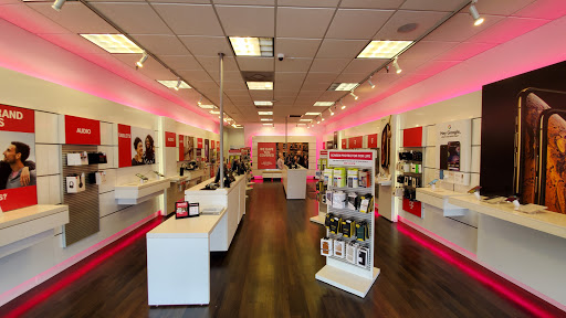 Cell Phone Store «T-Mobile», reviews and photos, 310 E Lake Rd S Suite 14, Palm Harbor, FL 34685, USA