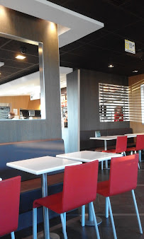 Atmosphère du Restauration rapide McDonald's à Les Abrets en Dauphiné - n°13