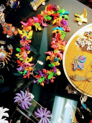 Gift Shop «Quilts Unlimited/ J. Fenton Gifts», reviews and photos, 118 E Main St, Charlottesville, VA 22902, USA