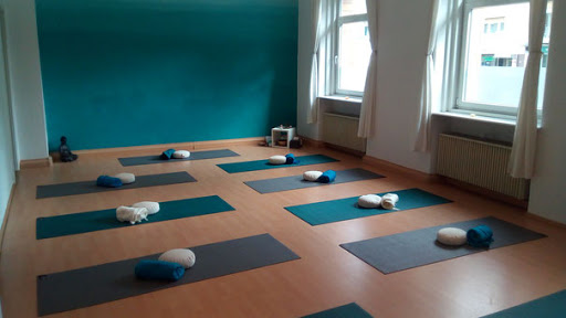 Sandhya Yoga - Yoga in Hof Saale und Nürnberg (ehemals sarVita Yoga)