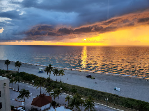 Shopping Mall «Oceanwalk Mall», reviews and photos, 101 N Ocean Dr, Hollywood, FL 33019, USA