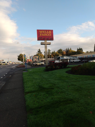 Truck Rental Agency «U-Haul Moving & Storage of Milwaukie», reviews and photos, 14310 SE McLoughlin Blvd, Milwaukie, OR 97267, USA