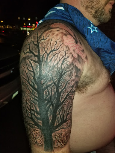 Tattoo Shop «Twisted Graphics Studio», reviews and photos, 4971 N High St, Columbus, OH 43214, USA