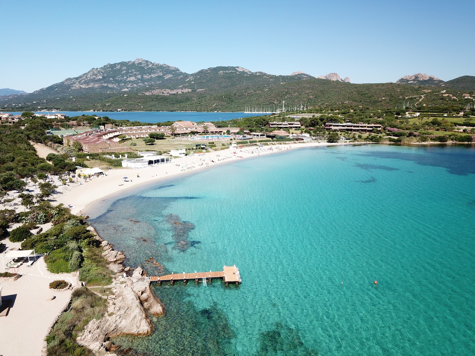 Foto af Ira Strand med lys fint sand overflade