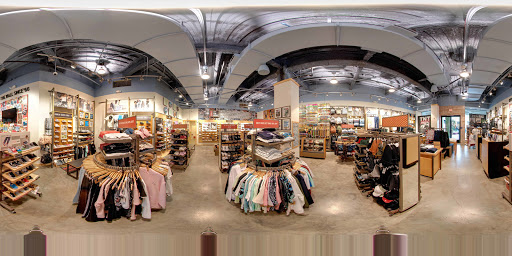 Shoe Store «Vans», reviews and photos, 324 Horton Plaza, San Diego, CA 92101, USA