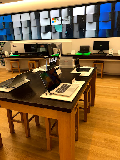 Computer Store «Microsoft Store - Aventura Mall», reviews and photos, 19575 Biscayne Blvd #1565, Aventura, FL 33180, USA