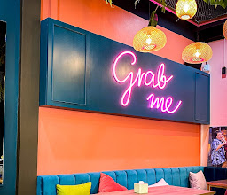 GRAB ME - แกร็บมีคาเฟ่หมูทอด@สามย่าน photo
