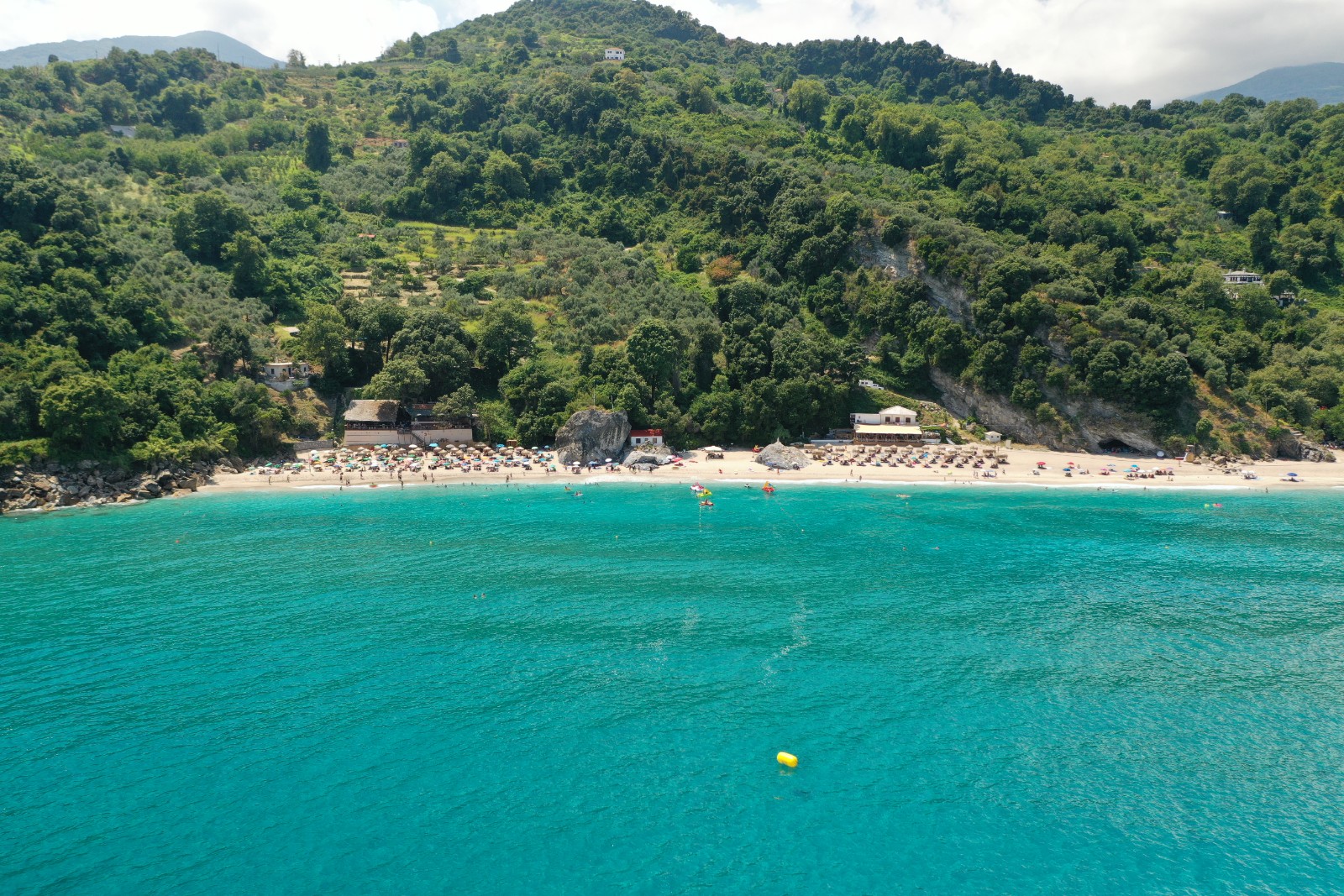 Foto di Agii Saranta beach con molto pulita livello di pulizia