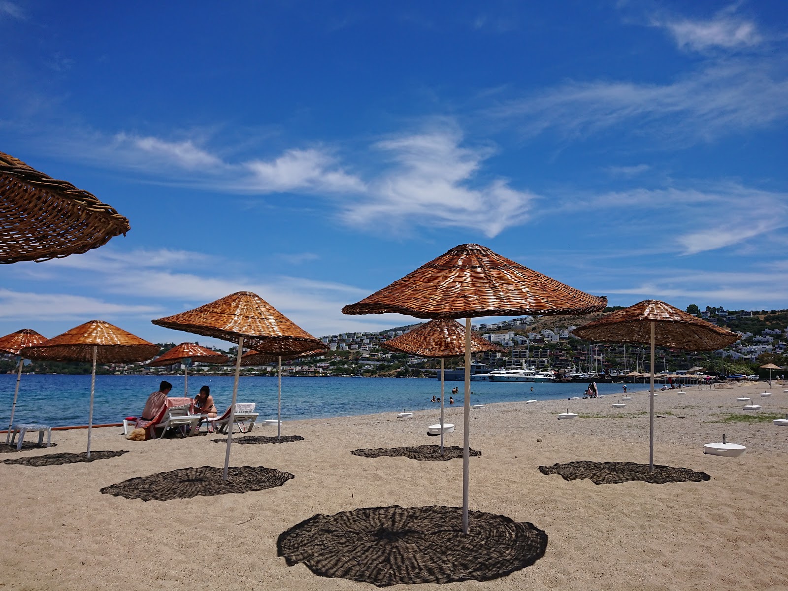 Fotografie cu Gundogan main beach și așezarea