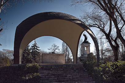 Károlyi Mihály síremléke