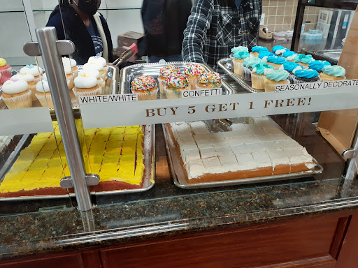 Shopping Mall «Thruway Shopping Center», reviews and photos, 300 S Stratford Rd, Winston-Salem, NC 27103, USA