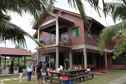 Mayang Sari Beach Cottage