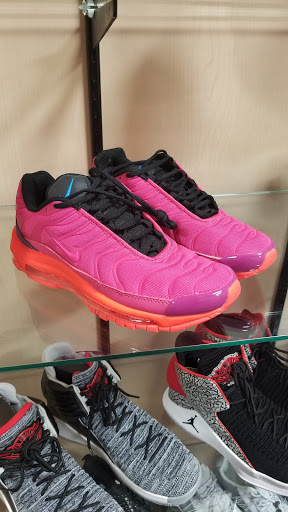 Shopping Mall «Mitchell Mall», reviews and photos, 1020 W Historic Mitchell St, Milwaukee, WI 53204, USA