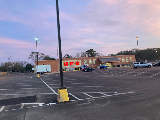 Grocery Store «H-E-B Grocery», reviews and photos, 207 E South St, Alvin, TX 77511, USA