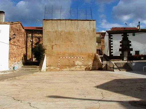 Frontón de Mirafuentes en Mirafuentes, Navarra