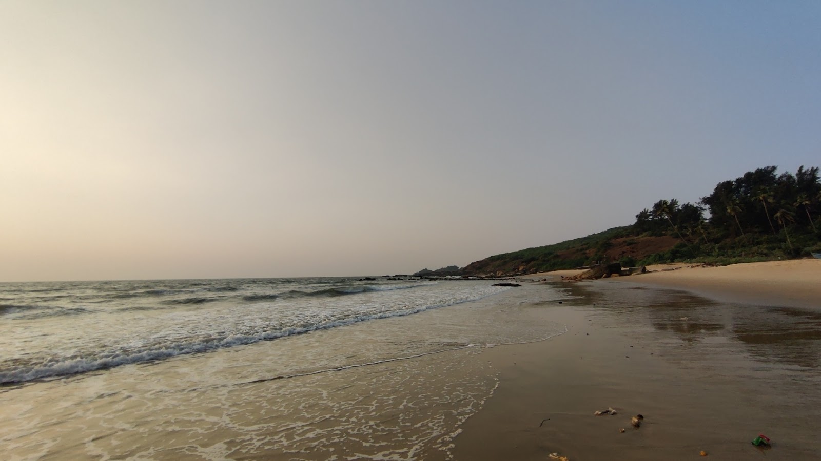Foto van Shedikuli Beach met turquoise water oppervlakte